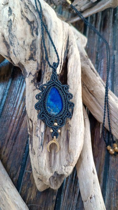 pendentif lapis lazuli macramé