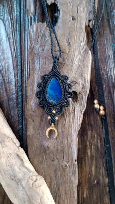 pendentif lapis lazuli macramé