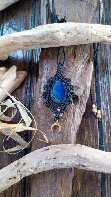 pendentif lapis lazuli macramé