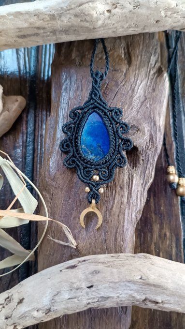 pendentif lapis lazuli macramé